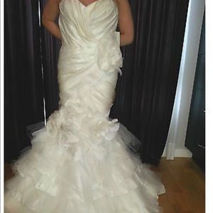 Marchesa wedding dress!!!!!!!! Never worn!!!!!!